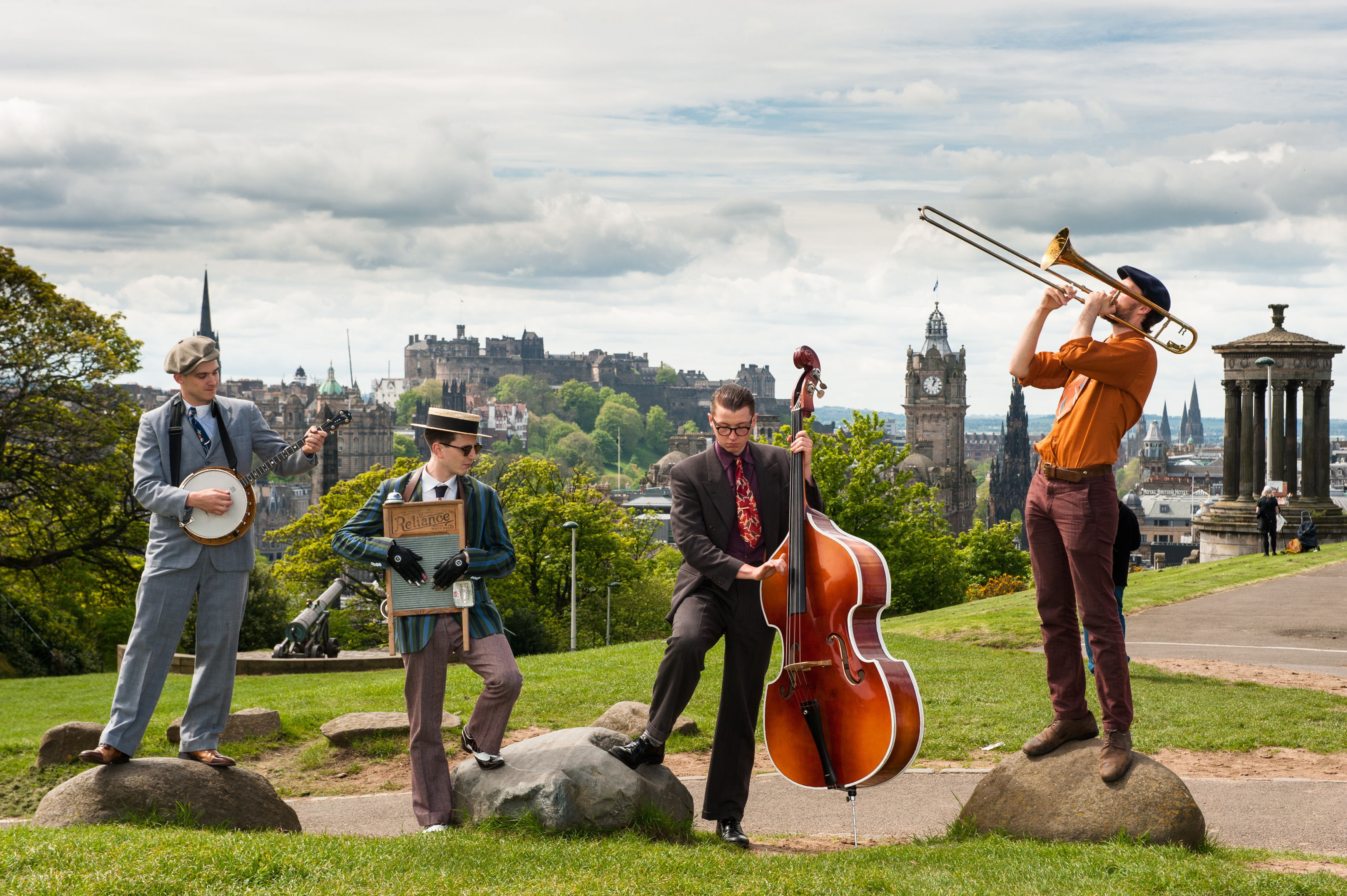 Современная английская музыка. The Edinburgh Jazz and Blues Festival. Эдинбургский фестиваль джаза и блюза. Музыканты в парке. Музыкальные фестивали в Англии.