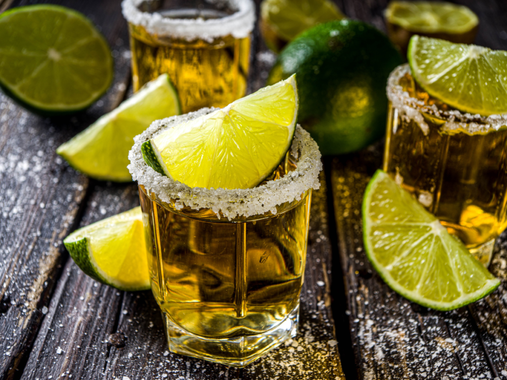 Hasta entre compadres hay diferencias: tequila, mezcal y pulque